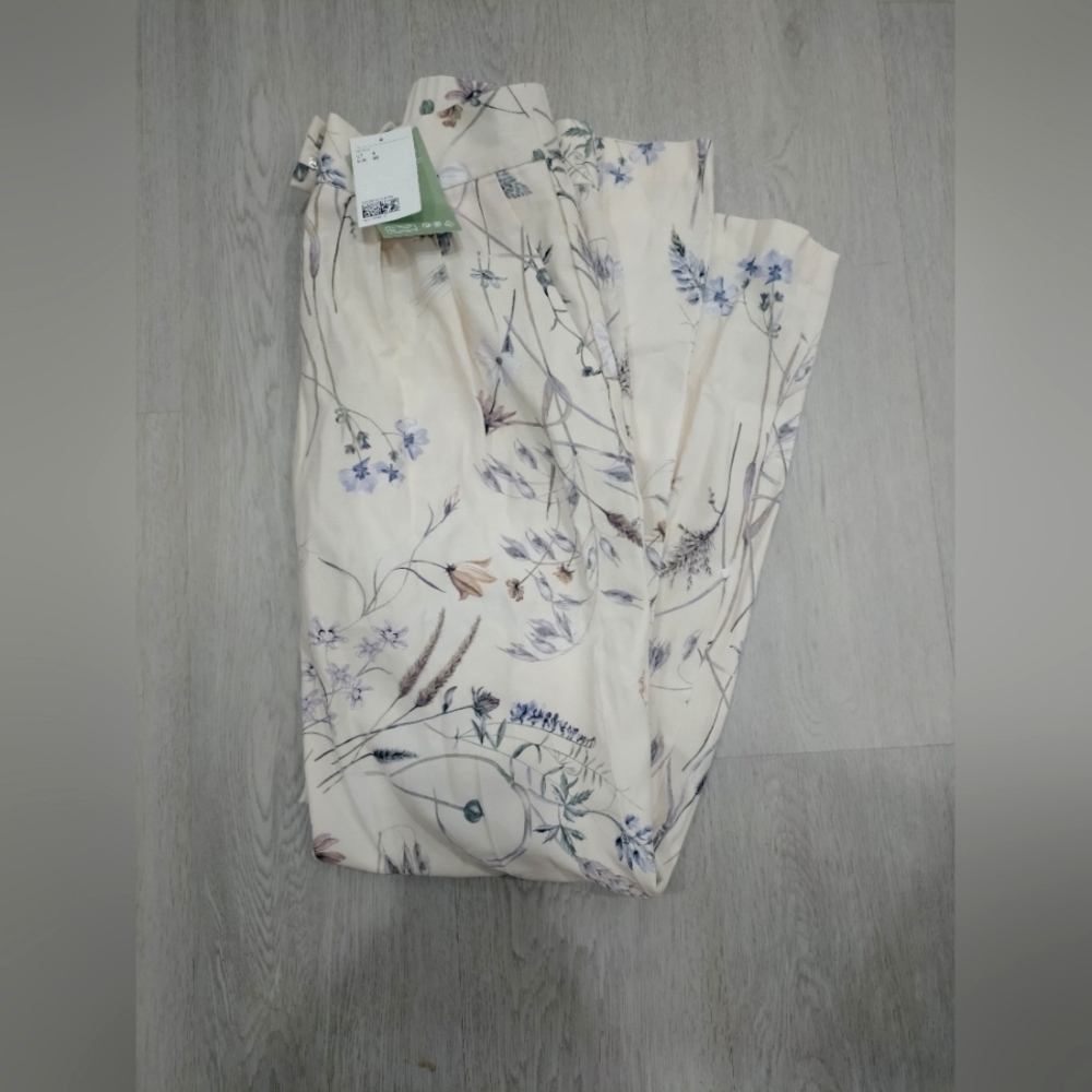 H&M Floral size 6 pleated pants NWT